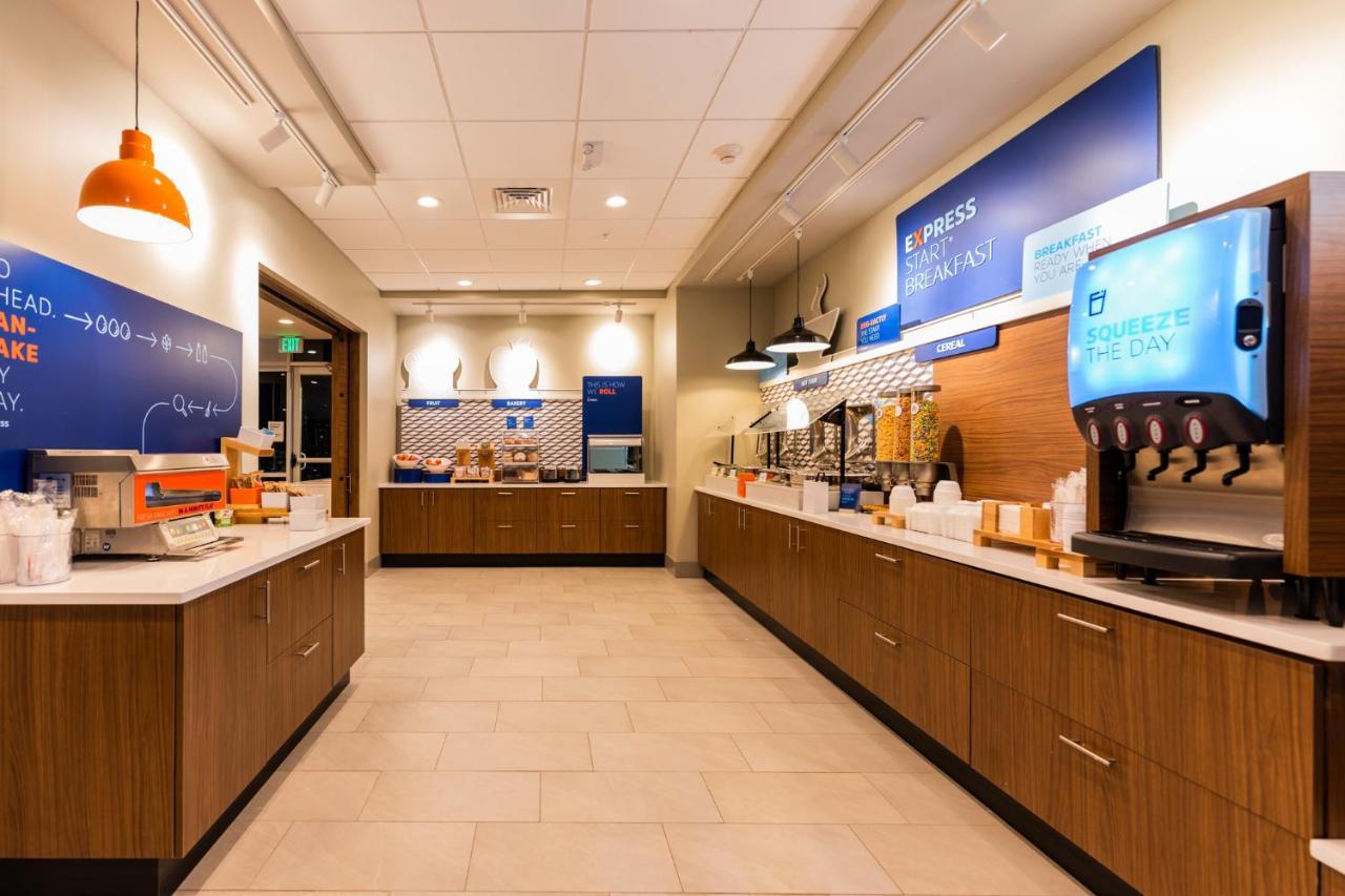 Holiday Inn Express & Suites Charlottesville By Ihg Экстерьер фото