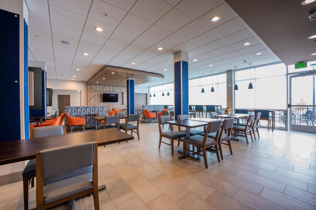Holiday Inn Express & Suites Charlottesville By Ihg Экстерьер фото