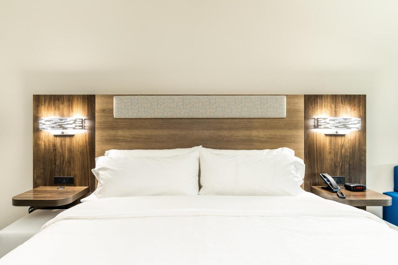 Holiday Inn Express & Suites Charlottesville By Ihg Экстерьер фото
